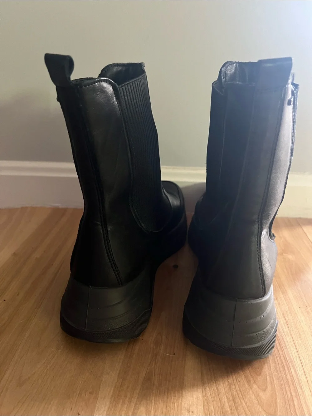 Women's Black Platform Chelsea Boots with Ribbed Elastic Panels